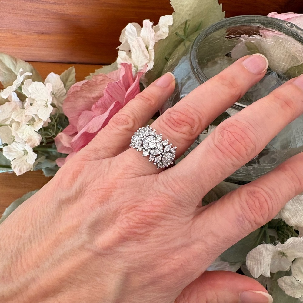 Avon Vintage Crystal Cluster Statement Size 6 Ring Silver Tone Floral NIB
